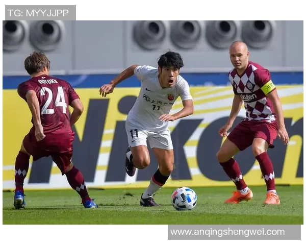 胜利船神户与巴塞的巅峰对决展现足球魅力与激情的较量