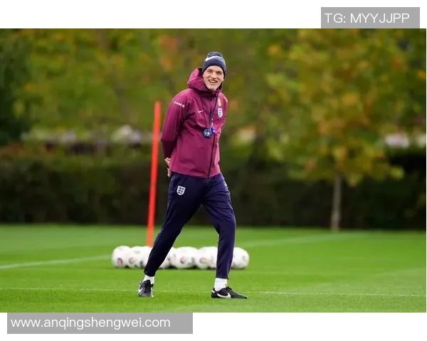 荷兰队与英格兰队激烈角逐，球迷瞩目不容错过！